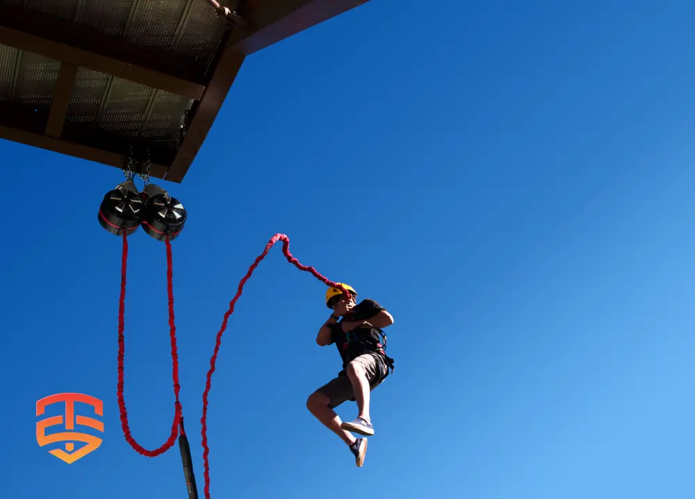 De adrenalinepompende FlightLine Free Fall is perfect voor kermissen, kermissen, themaparken, pretparken en avonturenparken.