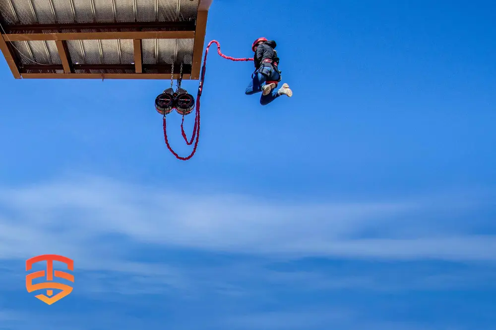 De adrenalinepompende FlightLine Free Fall is perfect voor kermissen, kermissen, themaparken, pretparken en avonturenparken.