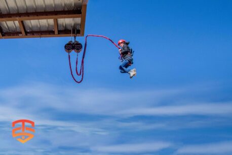 Der adrenalingeladene FlightLine Free Fall ist perfekt für Karneval, Rummelplätze, Themenparks, Vergnügungsparks und Abenteuerparks.
