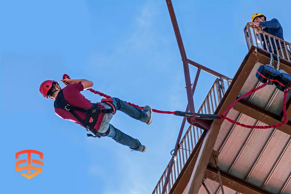 De adrenalinepompende FlightLine Free Fall is perfect voor kermissen, kermissen, themaparken, pretparken en avonturenparken.