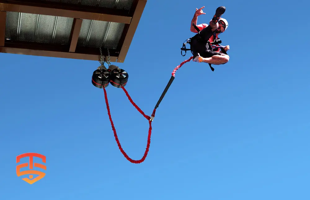 De adrenalinepompende FlightLine Free Fall is perfect voor kermissen, kermissen, themaparken, pretparken en avonturenparken.