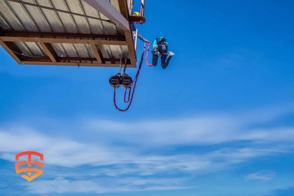 De adrenalinepompende FlightLine Free Fall is perfect voor kermissen, kermissen, themaparken, pretparken en avonturenparken.