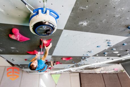 The TRUBLUE Speed ​​auto belay has the same reputation for reliability and quality as the TRUBLUE auto belay, but is designed specifically for competition and speed climbing training.