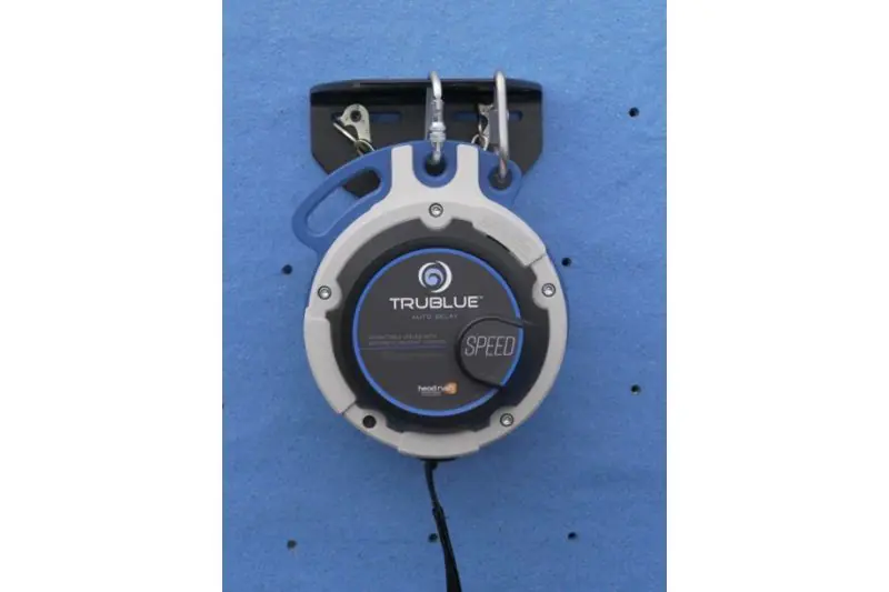 El sistema de montaje TRU-Mount Auto Belay es un método elegante y rentable para agregar el Auto Belay TRUBLUE a la mayoría de las instalaciones de escalada.