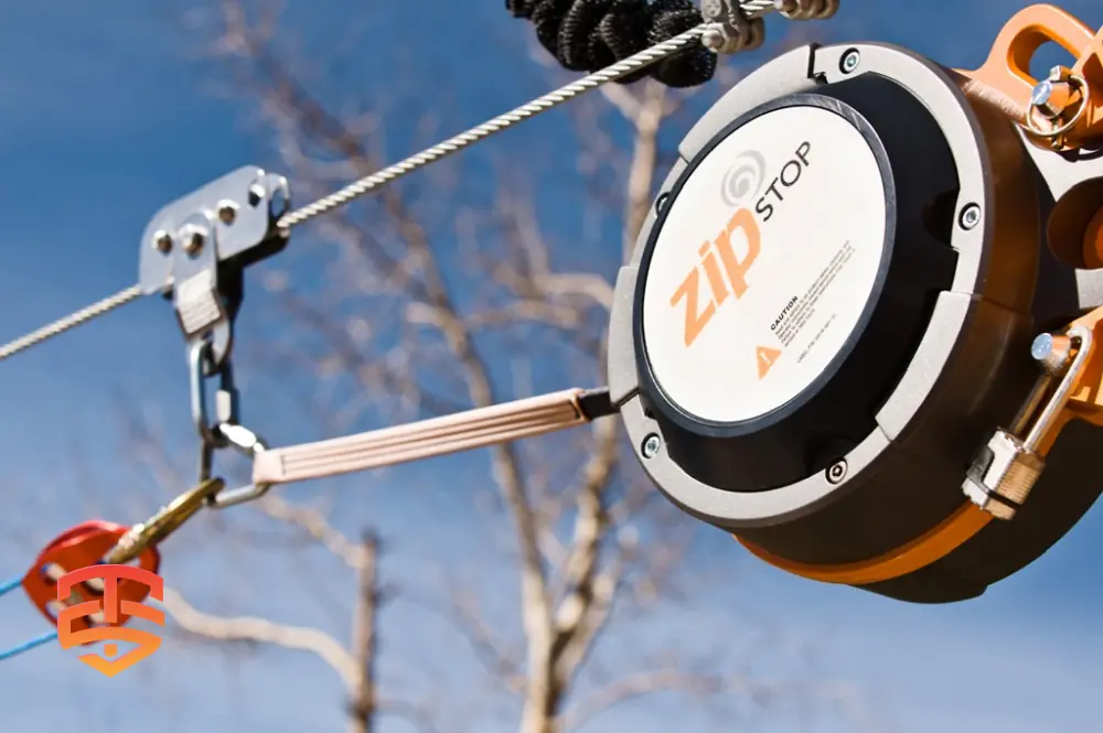 zipSTOP elimina la participación del ciclista en el frenado, minimiza el potencial de error humano y reduce significativamente la participación y el riesgo del personal.