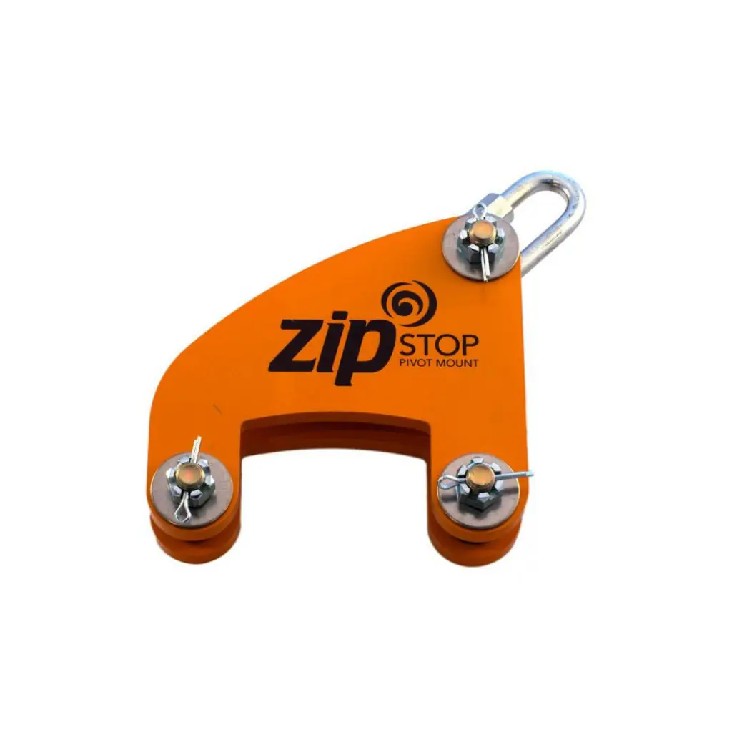 El soporte de pivote zipSTOP amplía las posibilidades de montaje de su zipSTOP o zipSTOP IR Zip Line Brake.