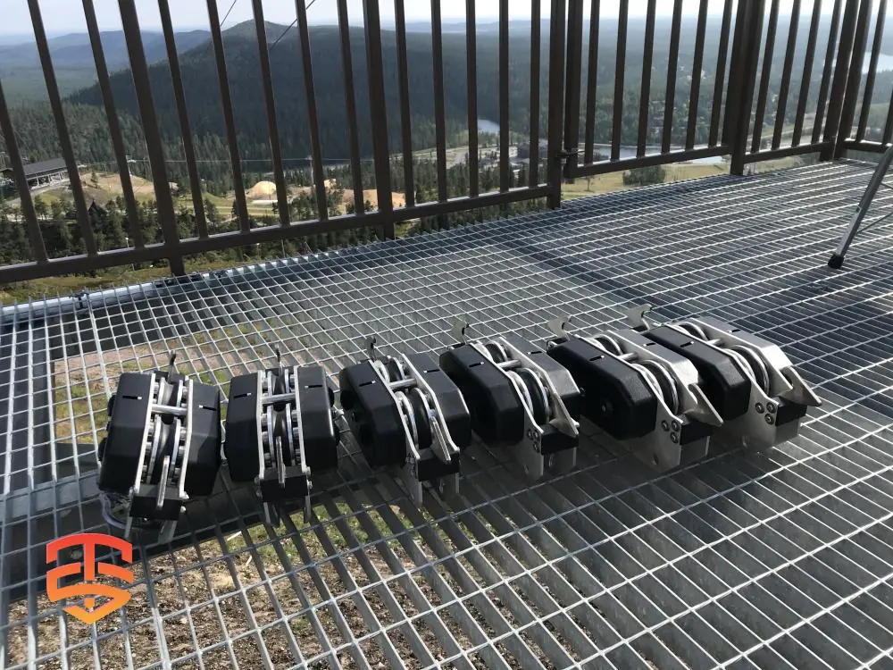 Polea de tirolesa autofrenante con freno magnético integrado