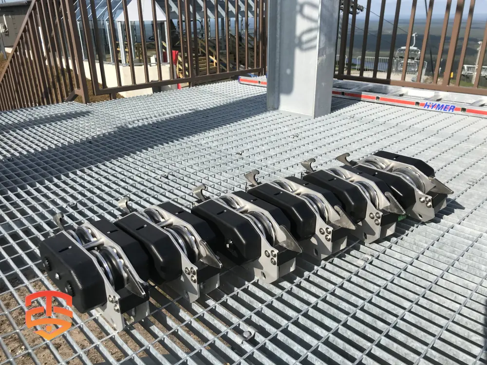 Polea de tirolesa autofrenante con freno magnético integrado