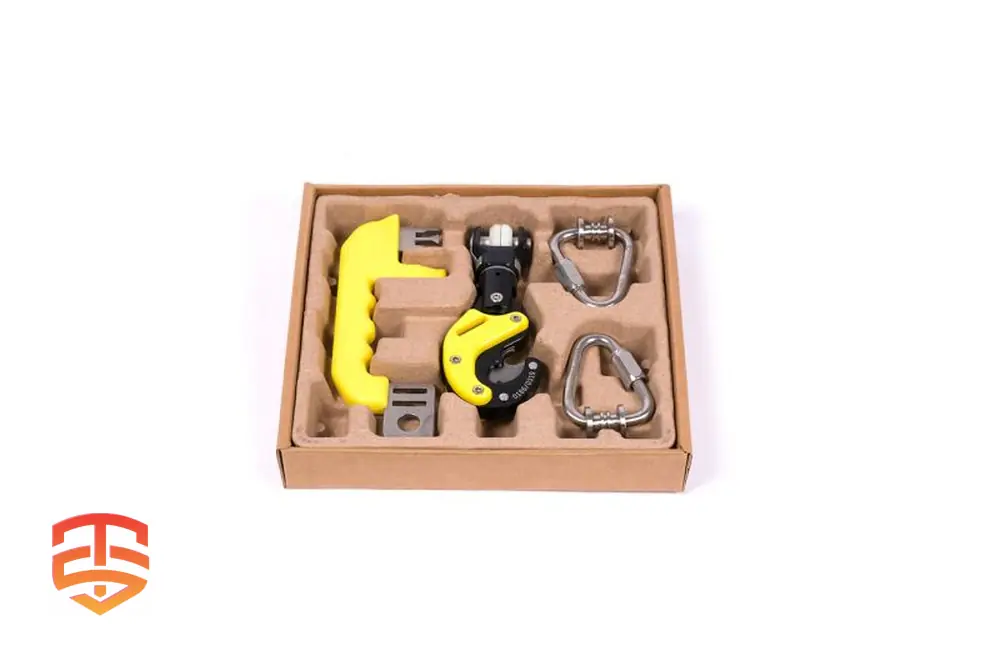 El Self Belay es un accesorio de autoaseguramiento que elimina las liberaciones accidentales de las correas del escalador y elimina la dificultad de tirar de las correas para sujetarlas.