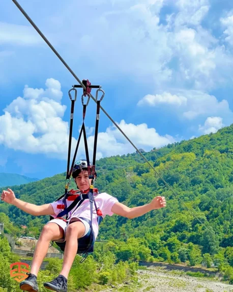 Zipline Sit Comfort Harness in Kindergröße mit schwarzem Gurtband - perfekt für kleine Abenteurer!