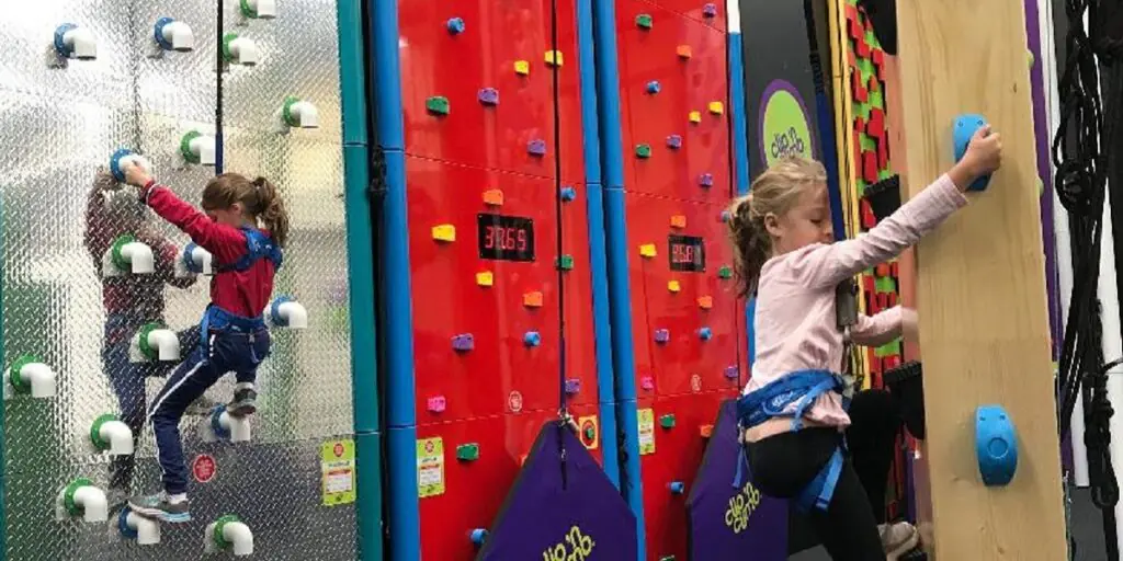 Are your auto belay hands-free climbing elements safe? Discover key strategies to prevent slack lines and ensure a safe descent for every participant.