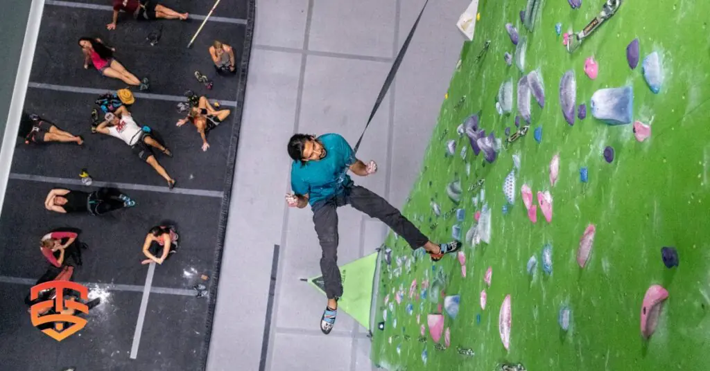 Confused about buying auto belays? This guide simplifies your choice by breaking down key factors like webbing vs. cable and modular vs. stationary.