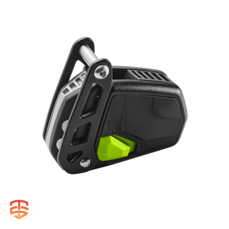 Whether ascending or descending, the FUSE integrated centrifugal  brake enables the device to move up/down 
the belay rope with incomparable ease from the very first meter.