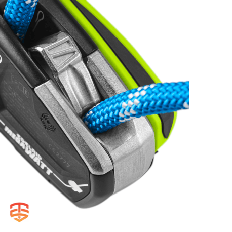 The MEGAWATT is a flexible descender tool for rescue and industrial climbing applications.