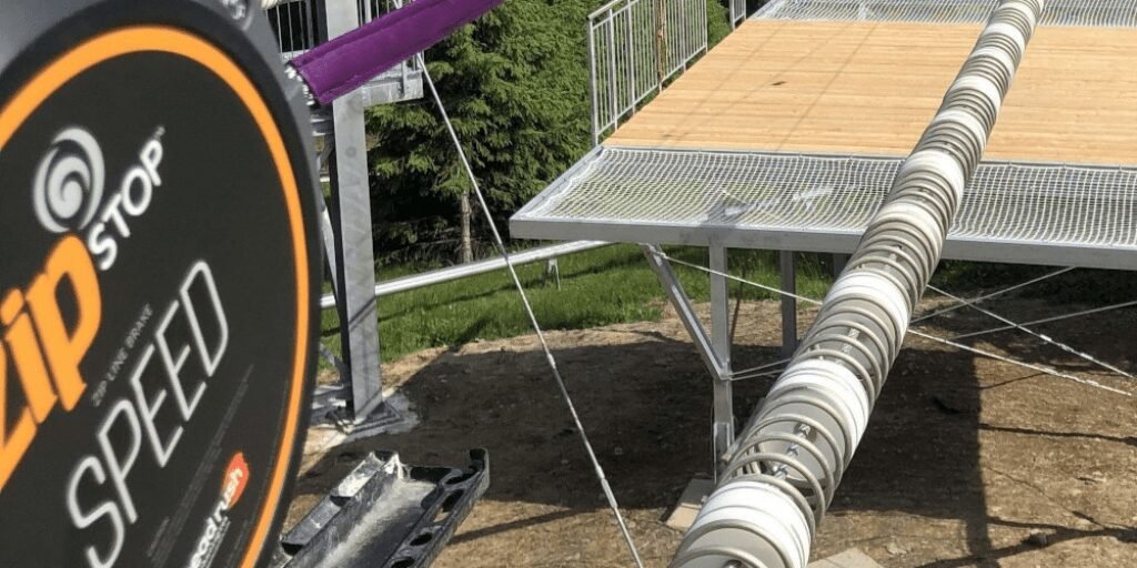 Van ASTM International tot ACCT, ontdek wat de belangrijkste regelgevende instanties te zeggen hebben over remsystemen voor tokkelbanen en EAD's in onze diepgaande gids!