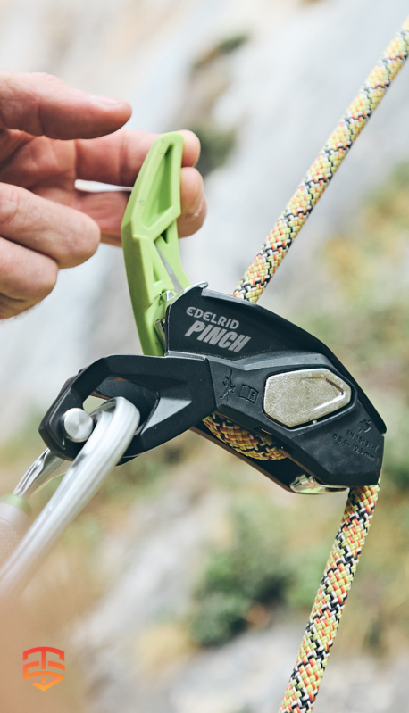 Weather the elements, conquer any challenge. Edelrid PINCH: Durable construction, weather-resistant design, built for professional use.