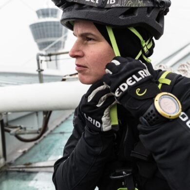 Amusement Parks, Tree Care, Climbing: Edelrid SALATHE - The Versatile Helmet for Professionals.