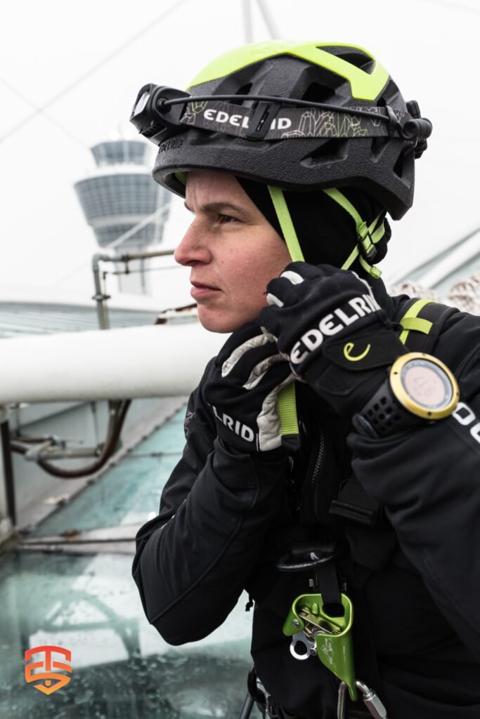 Amusement Parks, Tree Care, Climbing: Edelrid SALATHE - The Versatile Helmet for Professionals.