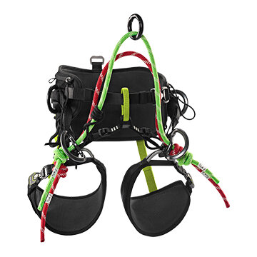 The versatile TREEREX tree climbing harness has been updated. The TREEREX II is characterized by the wide range of rope bridge configurations and an optional SRT bridge for outstanding safety and comfort when working on single ropes. 